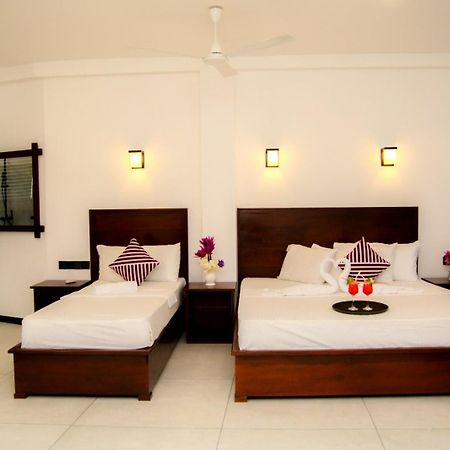 Coconut Style Restaurant & Milinda Guest Hotel Unawatuna Bagian luar foto