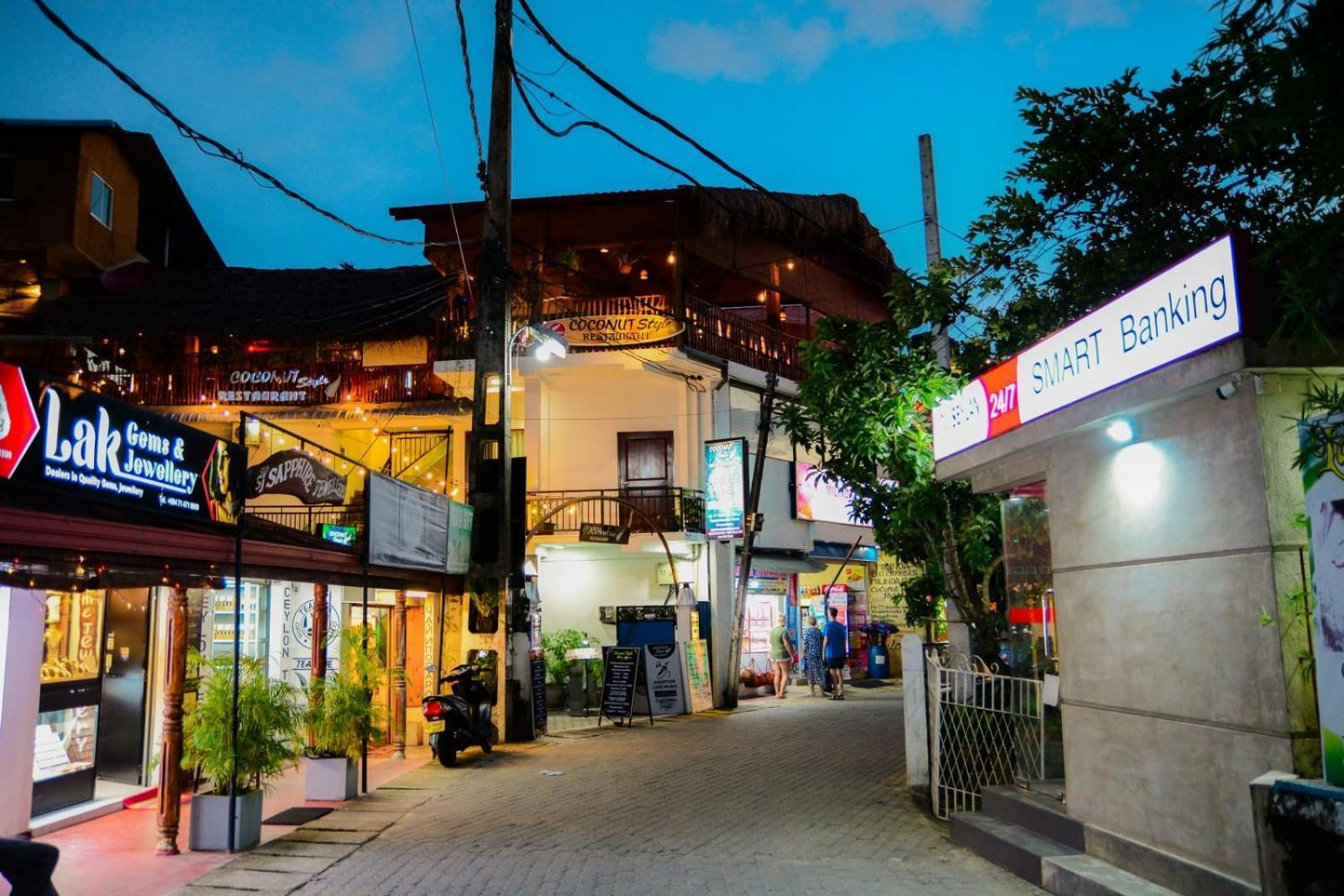 Coconut Style Restaurant & Milinda Guest Hotel Unawatuna Bagian luar foto