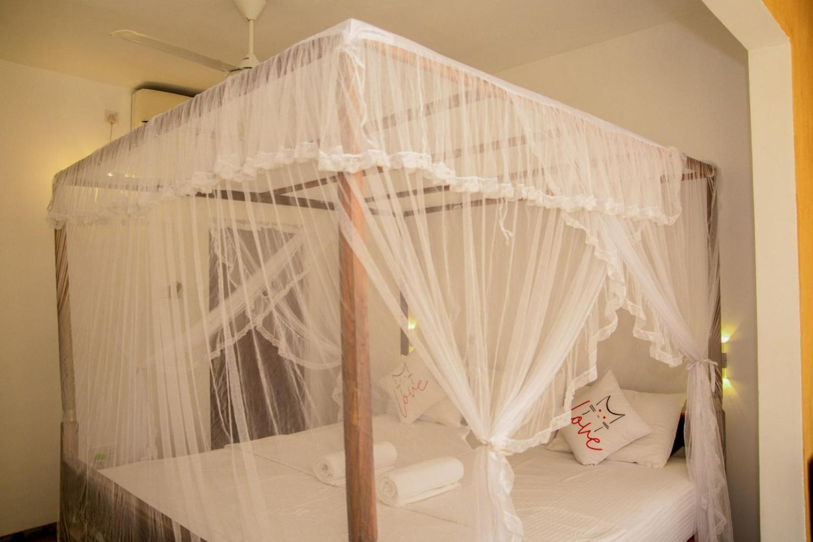 Coconut Style Restaurant & Milinda Guest Hotel Unawatuna Bagian luar foto