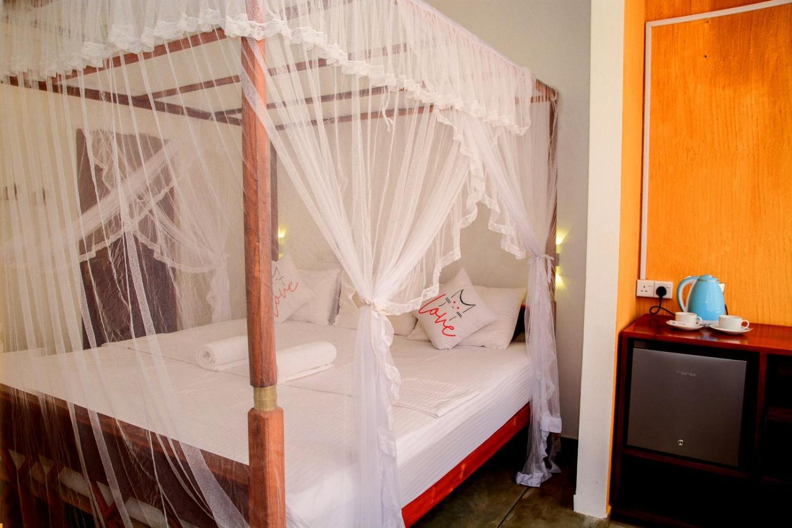 Coconut Style Restaurant & Milinda Guest Hotel Unawatuna Bagian luar foto