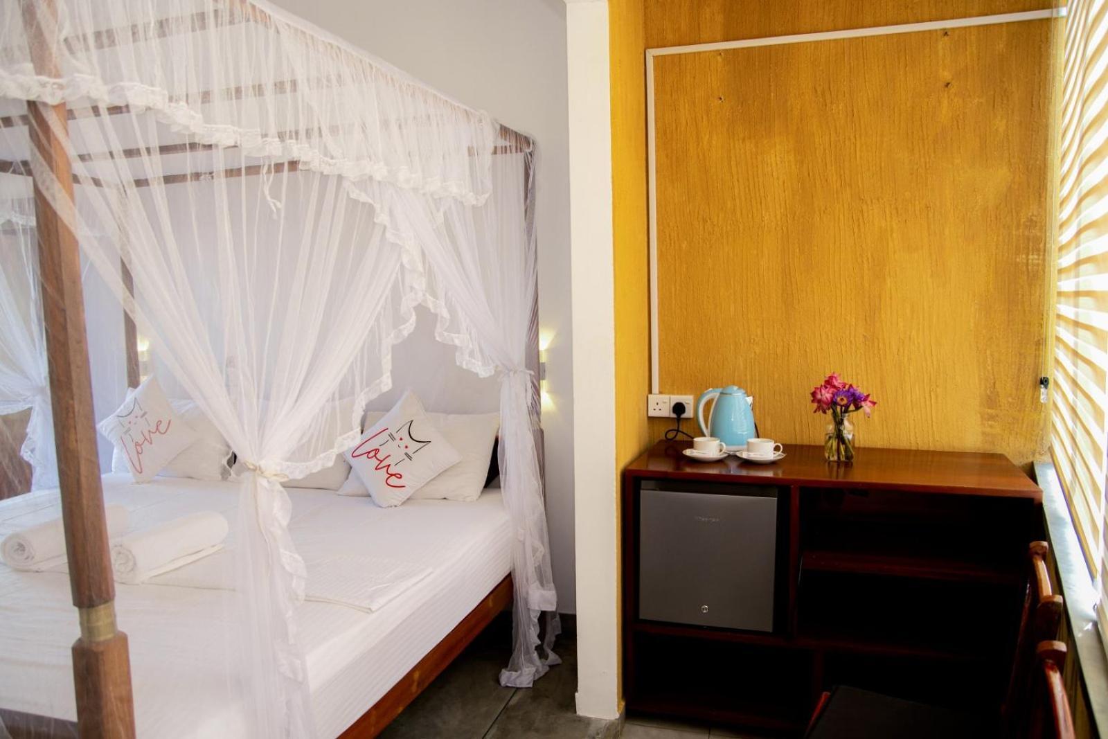 Coconut Style Restaurant & Milinda Guest Hotel Unawatuna Bagian luar foto
