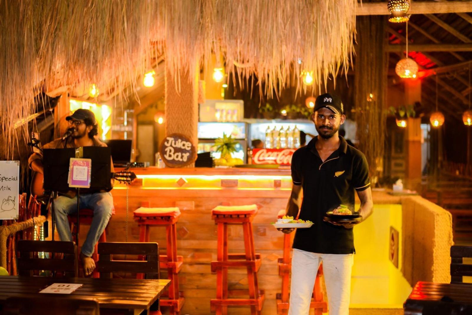 Coconut Style Restaurant & Milinda Guest Hotel Unawatuna Bagian luar foto