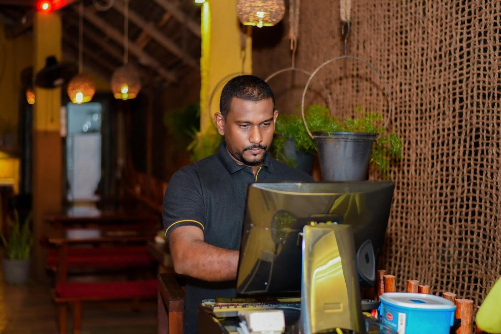 Coconut Style Restaurant & Milinda Guest Hotel Unawatuna Bagian luar foto