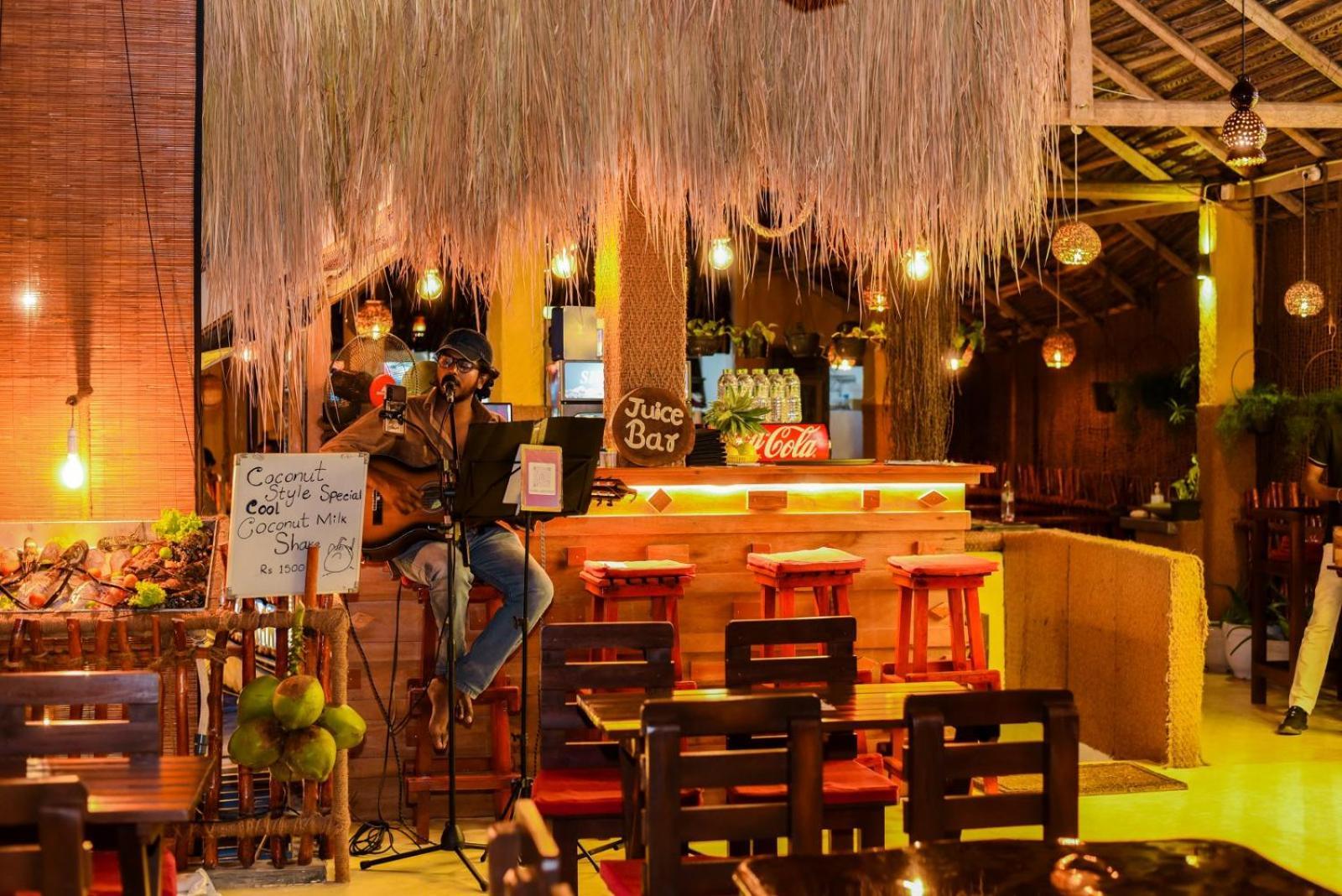 Coconut Style Restaurant & Milinda Guest Hotel Unawatuna Bagian luar foto