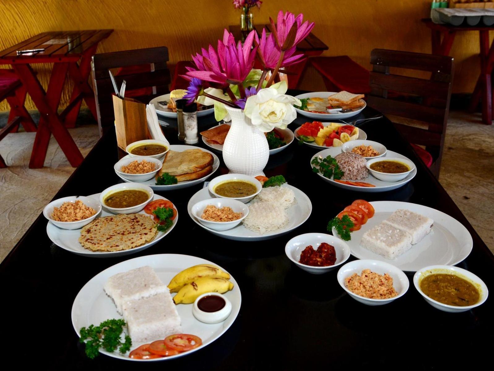 Coconut Style Restaurant & Milinda Guest Hotel Unawatuna Bagian luar foto