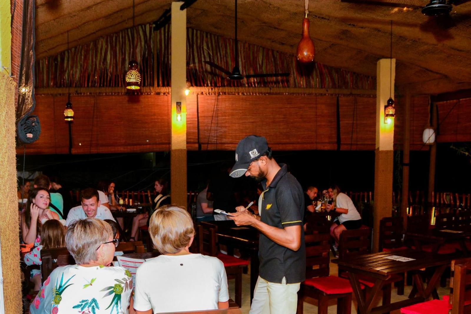 Coconut Style Restaurant & Milinda Guest Hotel Unawatuna Bagian luar foto